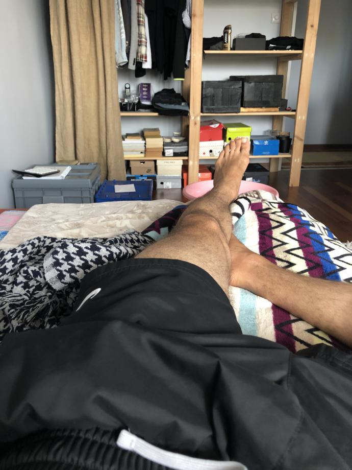 Ailenle mi yaşıyorsun yalnız mı?