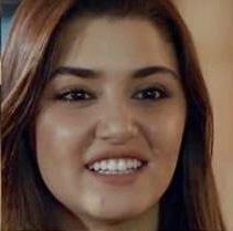 Beren Saat mi Hande Erçel mi daha güzel sizce?