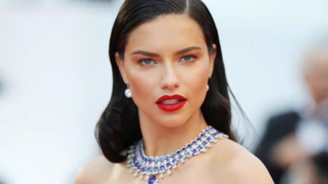 Adriana Lima'ya hangi saç rengi yakışıyor?