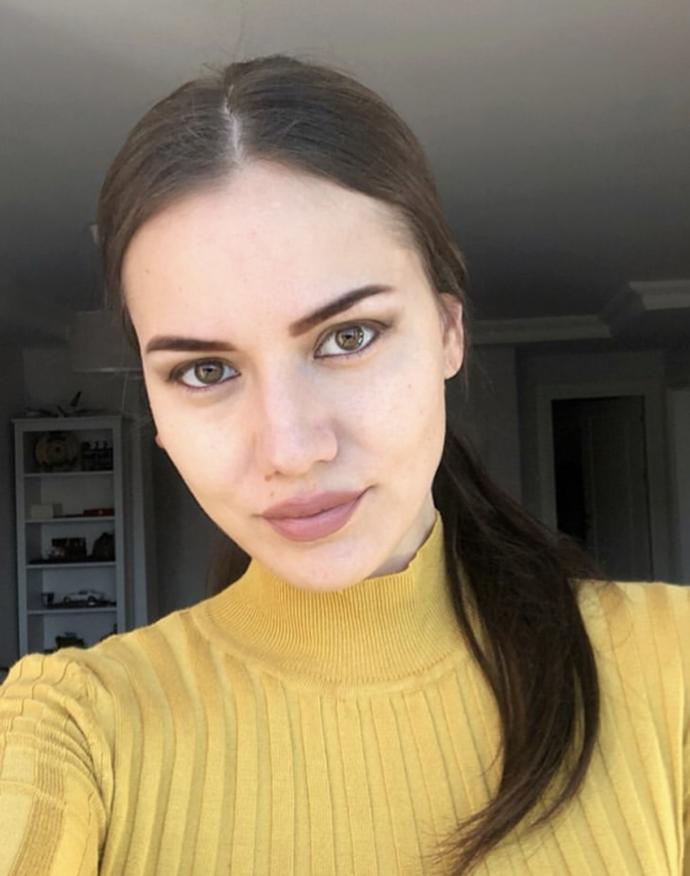 Fahriye Evcen mi daha güzel Hande Erçel mi sizcee?
