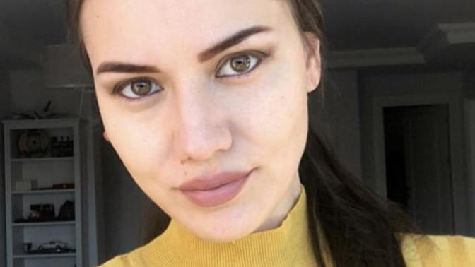 Fahriye Evcen mi daha güzel Hande Erçel mi sizcee?