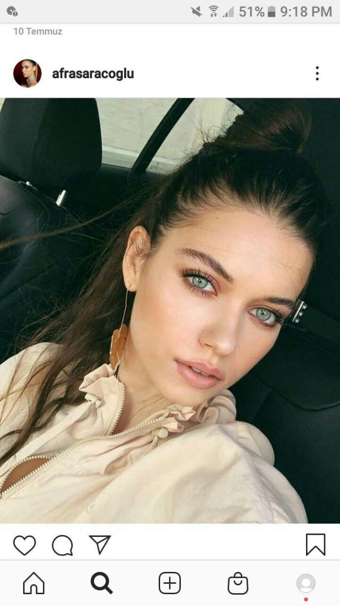 Afra Saraçoğlu güzel mi güzel değil mi size göre?