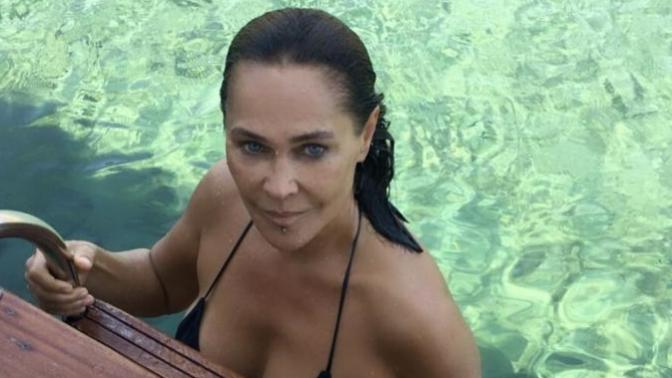 56 yaşındaki Hülya Avşar hala güzel mi sizce?