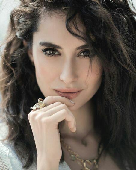 Hande Doğandemir güzel mi?