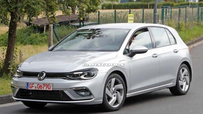 Motor kullanan erkek mi yoksa araba kullanan erkek mi?