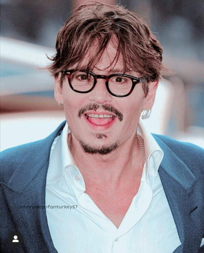 Johnny Depp yakışıklı mı?