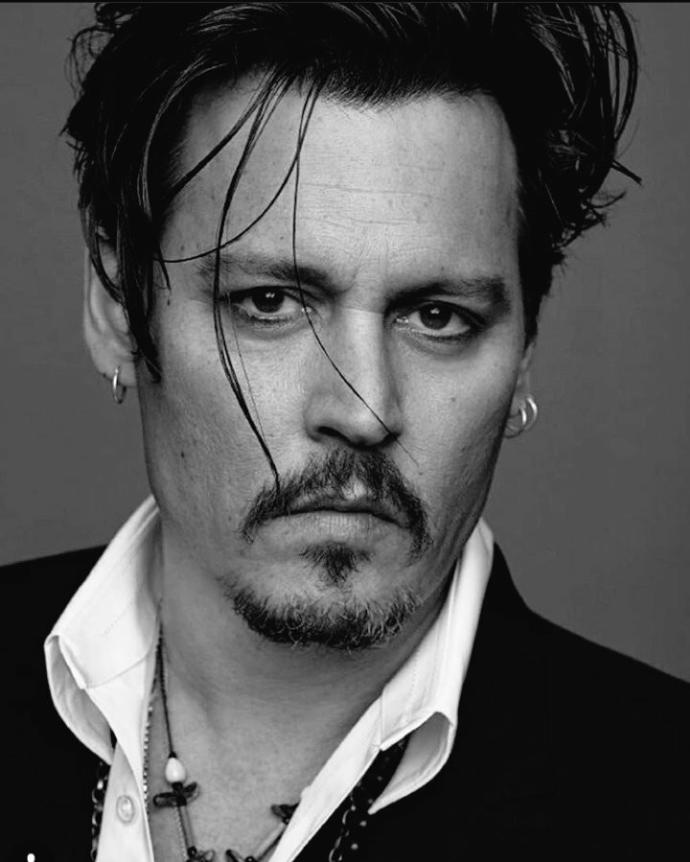 Johnny Depp yakışıklı mı?