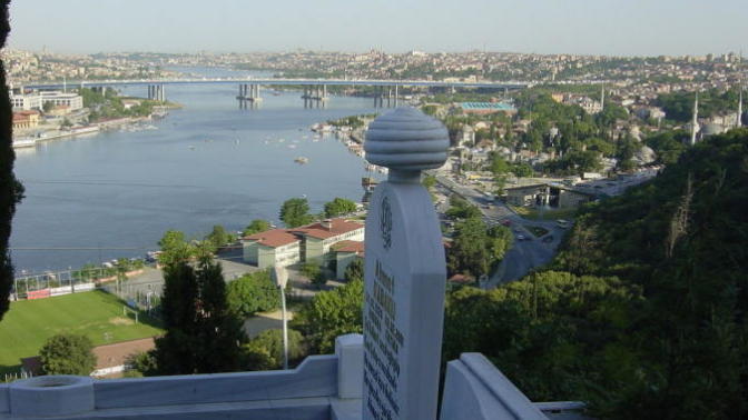 Eyüp Sultan yolundan Piyer lotiye çıkarken, Necip Fazıl, ve Fevzi Çakmak gibi bir çok ünlü insanın mezarlarını ziyaret ettiniz mi?