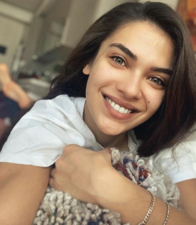 Hangisi daha güzel sizce Gökçe Akyıldız mı Biran Damla Yılmaz mı?
