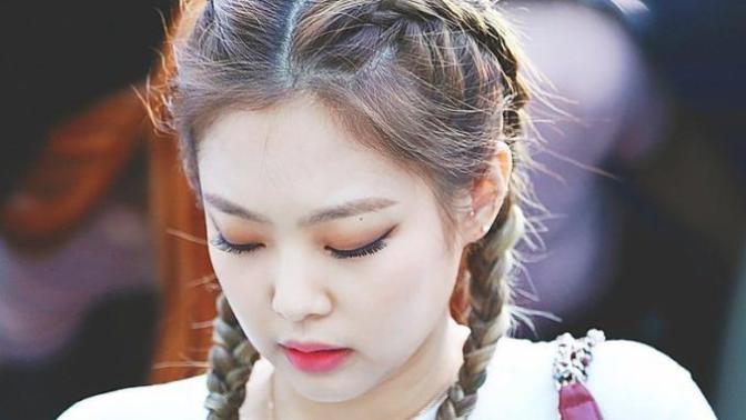 K-POP di̇nlemeyi̇ sever mi̇si̇ni̇z?