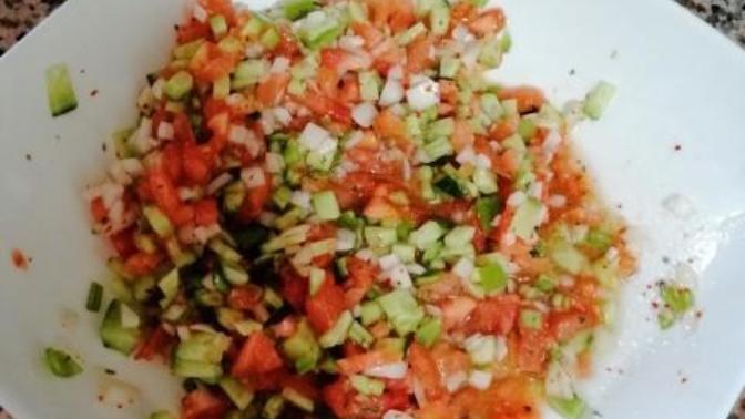 Salata sever misiniz?