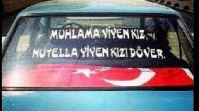 Arabanızın arka camına bir yazı yazsaydınız bu ne olurdu?