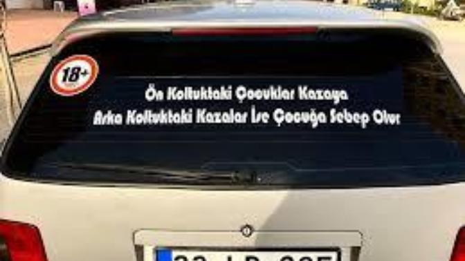 Arabanızın arka camına bir yazı yazsaydınız bu ne olurdu?