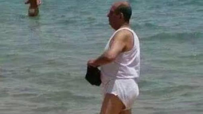 Beyaz atlet giymek bir erkeği çekici mi yapar yoksa itici mi?