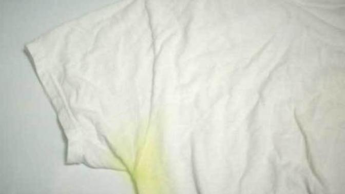 Kıyafetlerden deodorant lekesi nasıl çıkar?