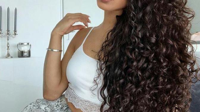 Kıvırcık saçlara en çok hangi saç rengi güzel olur?