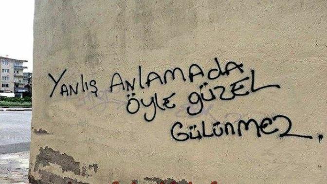 Duvara bir yazı yazacak olsanız ne yazardınız?