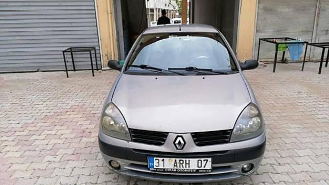 Reno clio çok sıkıcı bir araba değil mi?
