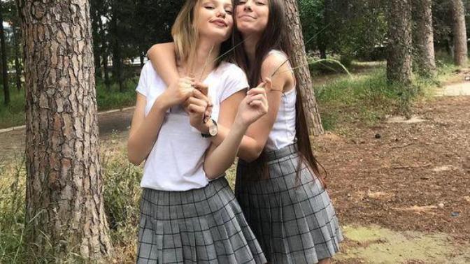 Lise de eteği kıvırıp makyaj yaparak gidermiydiniz okula?