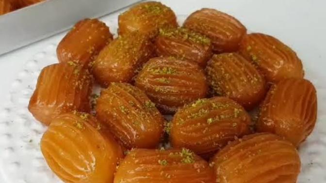 Tarafını seç! Lokma tatlısı mı tulumba mı?