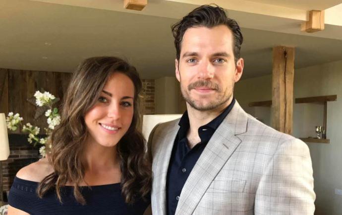 Henry Cavill gibi bir erkekle birlikte olabilmek için nasıl bir kız olmak gerekiyor?