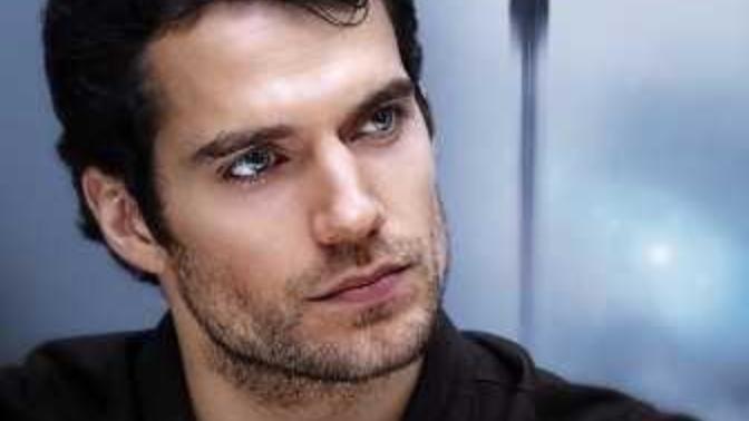 Henry Cavill gibi bir erkekle birlikte olabilmek için nasıl bir kız olmak gerekiyor?