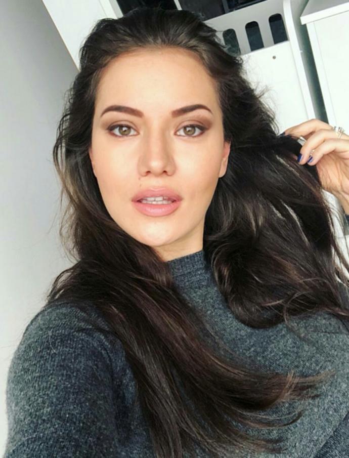 hangi çekici cool kadın daha güzel sence?