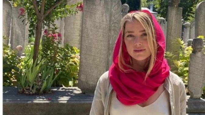 Bir turistin camiye sutyensiz girmesine tepkiniz ne olur? Yanlış mı sizce?