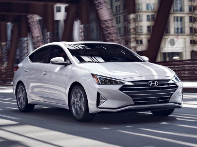 Hyundai Elantra nasıl? Sizce alınır mı? Yakıt tüketimi nasıldır?