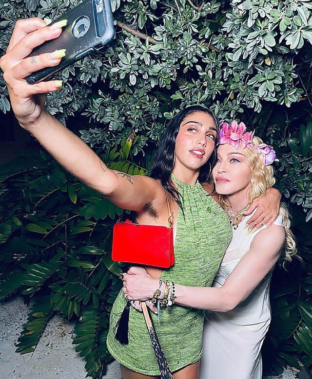 Madonnanın kızı Lourdes Leon yine kıllarıyla olay oldu? Koltuk altı kıllarını almayan bir kadına bakışınız ne olurdu?