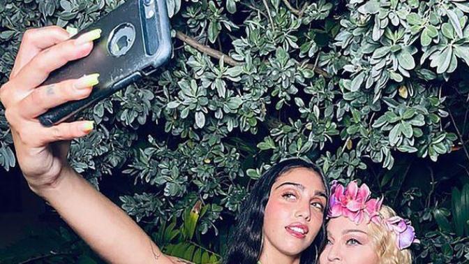 Madonna'nın kızı Lourdes Leon yine kıllarıyla olay oldu? Koltuk altı kıllarını almayan bir kadına bakışınız ne olurdu?