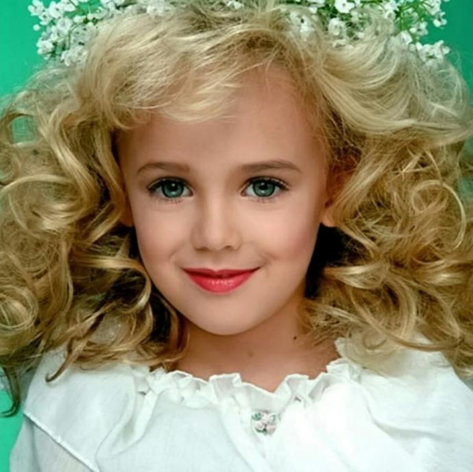 Öldürülen çocuk model Jonbenet Ramsey güzel mi sence?