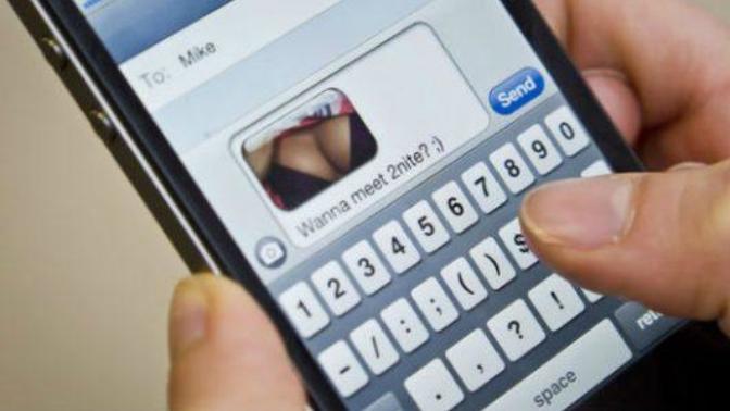 Sevgiliniz ve ya eşiniz varken başka bir kişiyle ''Sexting'' yapmak aldatmaya girer mi?