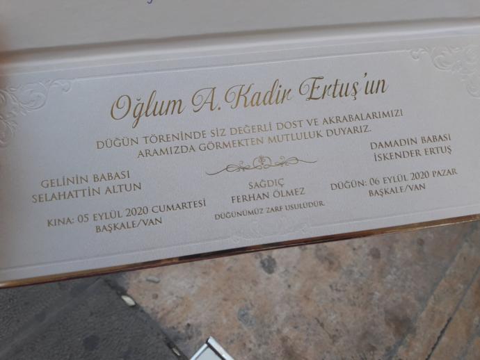 Hanımlar, düğün davetiyenizde isminizin olmamasını nasıl karşılarsınız?