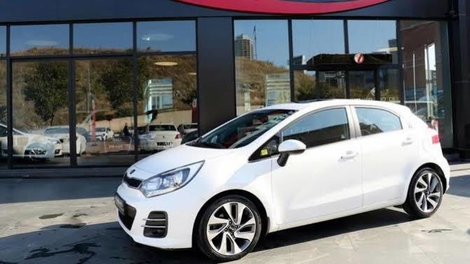 Kia Rio araçlarında hangi marka ses sistemini kullanıyor?