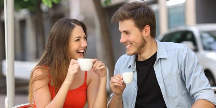Aşırı flörtöz biriyle sevgili olur musunuz?