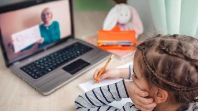 Uzaktan canlı eğitim bugün başladı! Sizce dersler nasıldı?