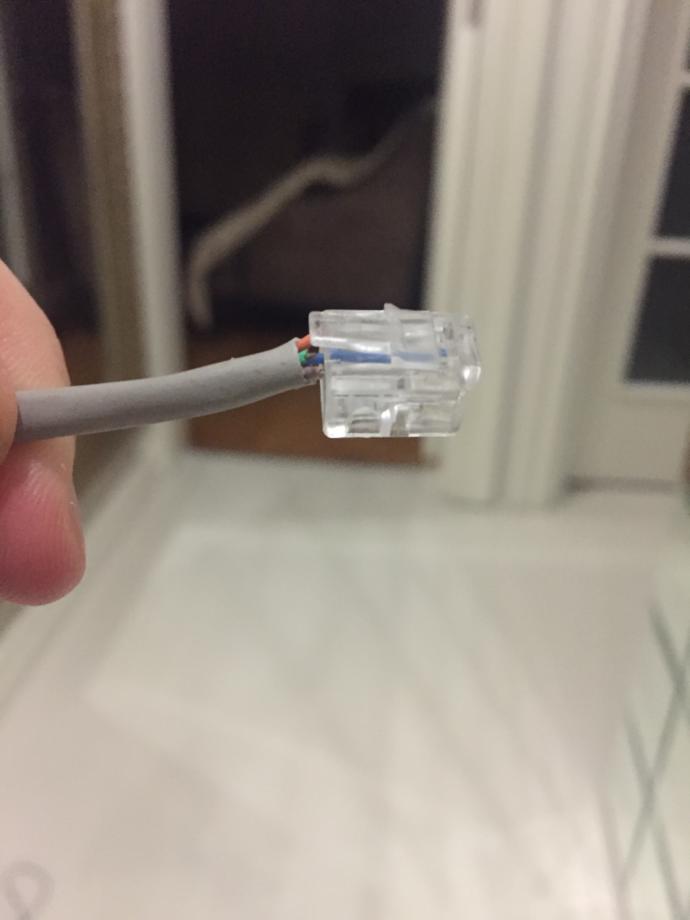 Babam sinirlenip modem ve kabloyu koparttı yardım edecek var mı?