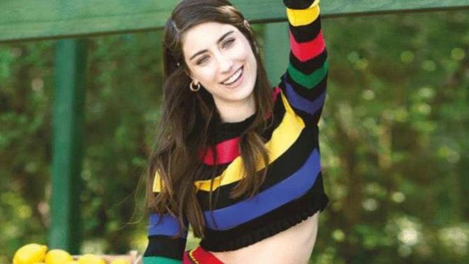 Hazal Kaya: Kilolu kadınlara başrol verilmiyor. Sizce güzel olmak için illa zayıf mı olmak gerekiyor?