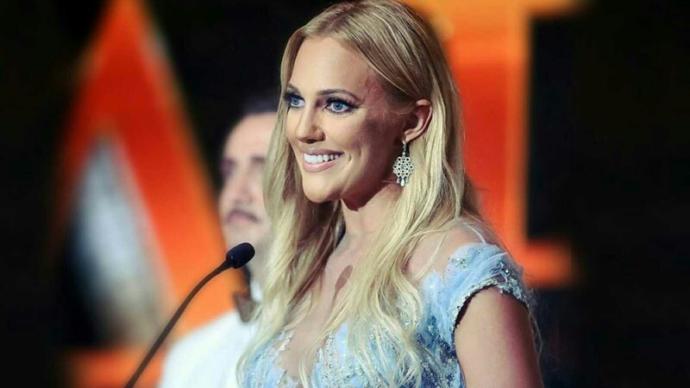 Yeni Akitten ahlaksız Meryem Uzerli başlığı! Türk kaşarı Meryem Uzerli 2. kez hamile kalmış. Bu ahlaksız gazete ceza yemeli mi?