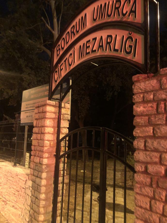 Bugün mezarlık hakkında çok konuştum dhdhd