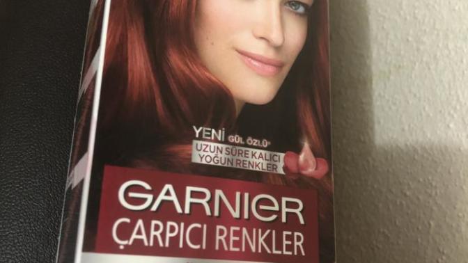 Saçım siyah ve kızıla boyamak istiyorum bir tutamına açmadan kızıl boya tutar mı?
