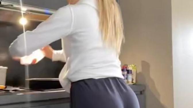 Bu kalça büyüklüğü itici mi seksi mi?