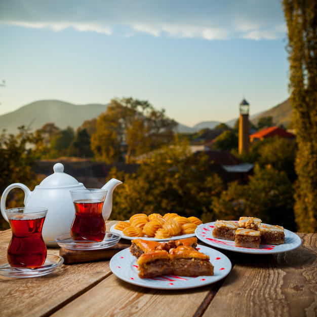 Baklavanı yanında çay mı güzel gider ayran mı?