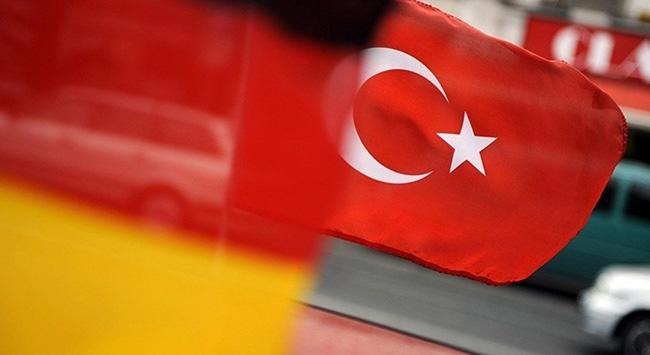 İmkan olsa Almanyada mı yaşamak isterdiniz Türkiyede mi?