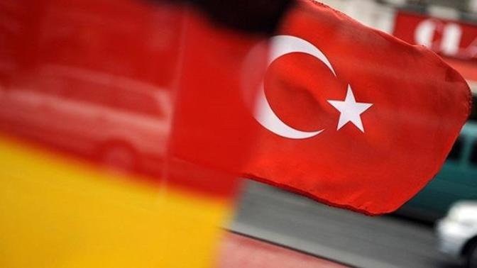 İmkan olsa Almanya'da mı yaşamak isterdiniz Türkiye'de mi?