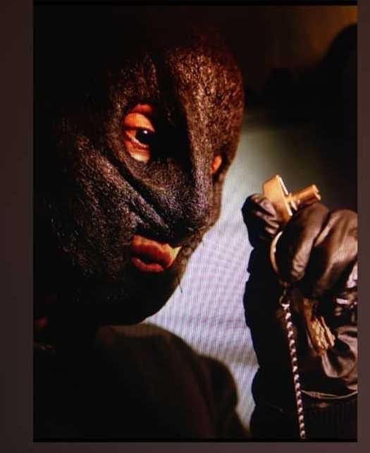 Bu Resimdeki Maskeli Psikopat Seri Katil Kim Sizce Bir Filme Ait Ama Hangi Film?