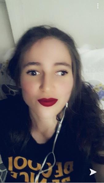 Gözlerimden dolayı kimse bakmıyor bana evde mi kaldım sizce?