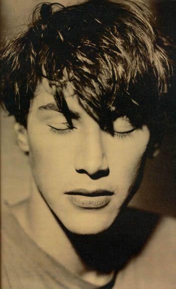 Johnny Depp mi Keanu Reeves mi hangisinin gençliği daha yakışıklı sizce?