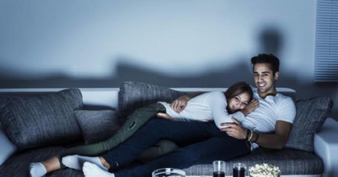 Bana gelsene, film falan izleriz cümlesindeki falan kelimesi neler olabilir?